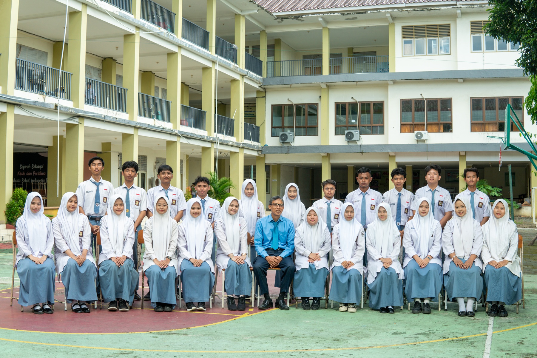 KELAS XII 4